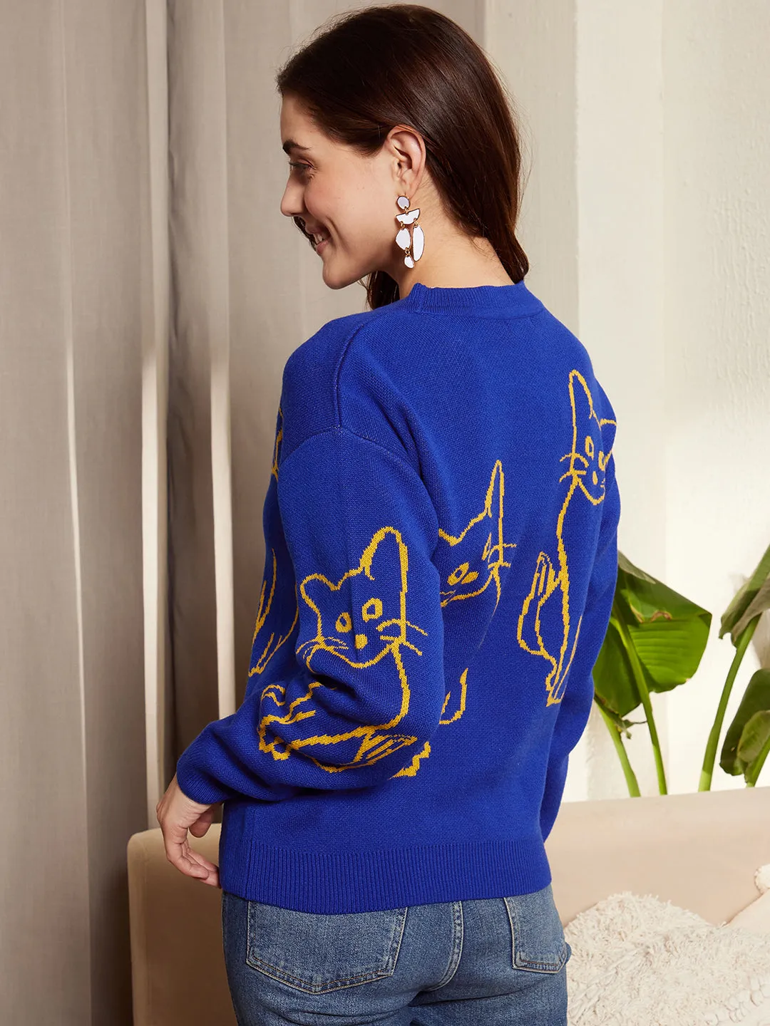 Berrylush Women Blue & Yellow Cat Printed Round Neck Drop-Shoulder Sleeves Ribbed Hem Regular Sweater