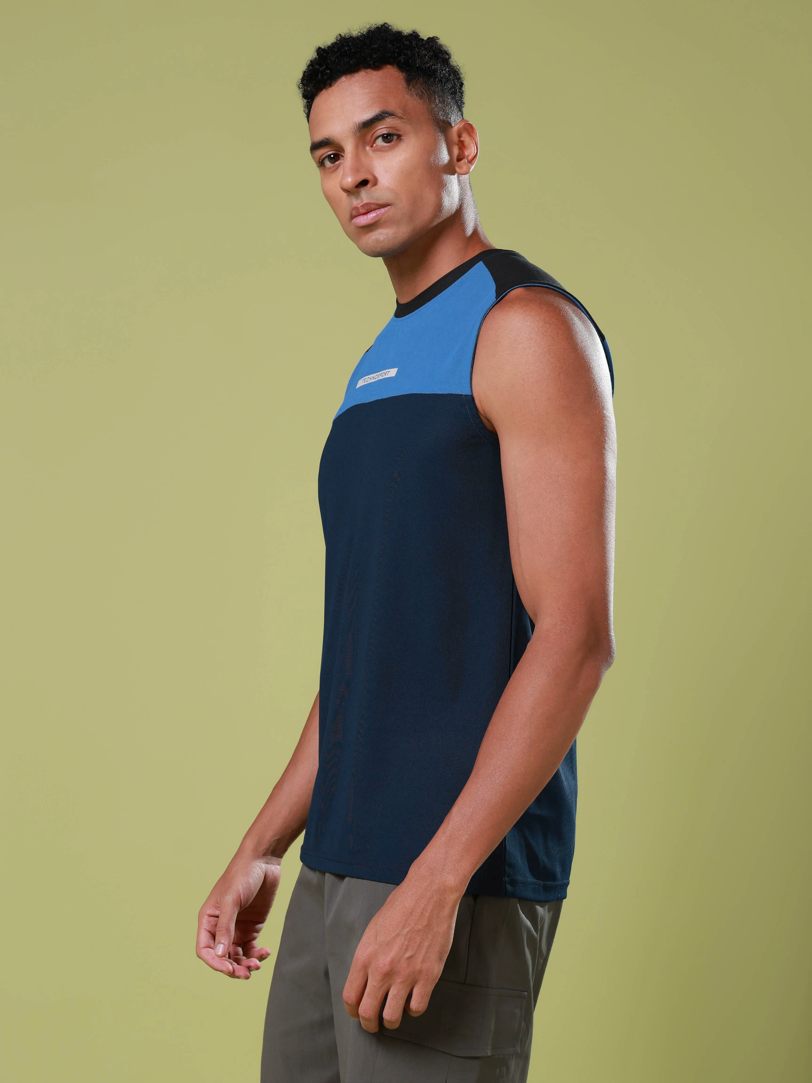 Men Colorblock Slim Fit Round Neck Sports Innerwear Vest with MATPIQ