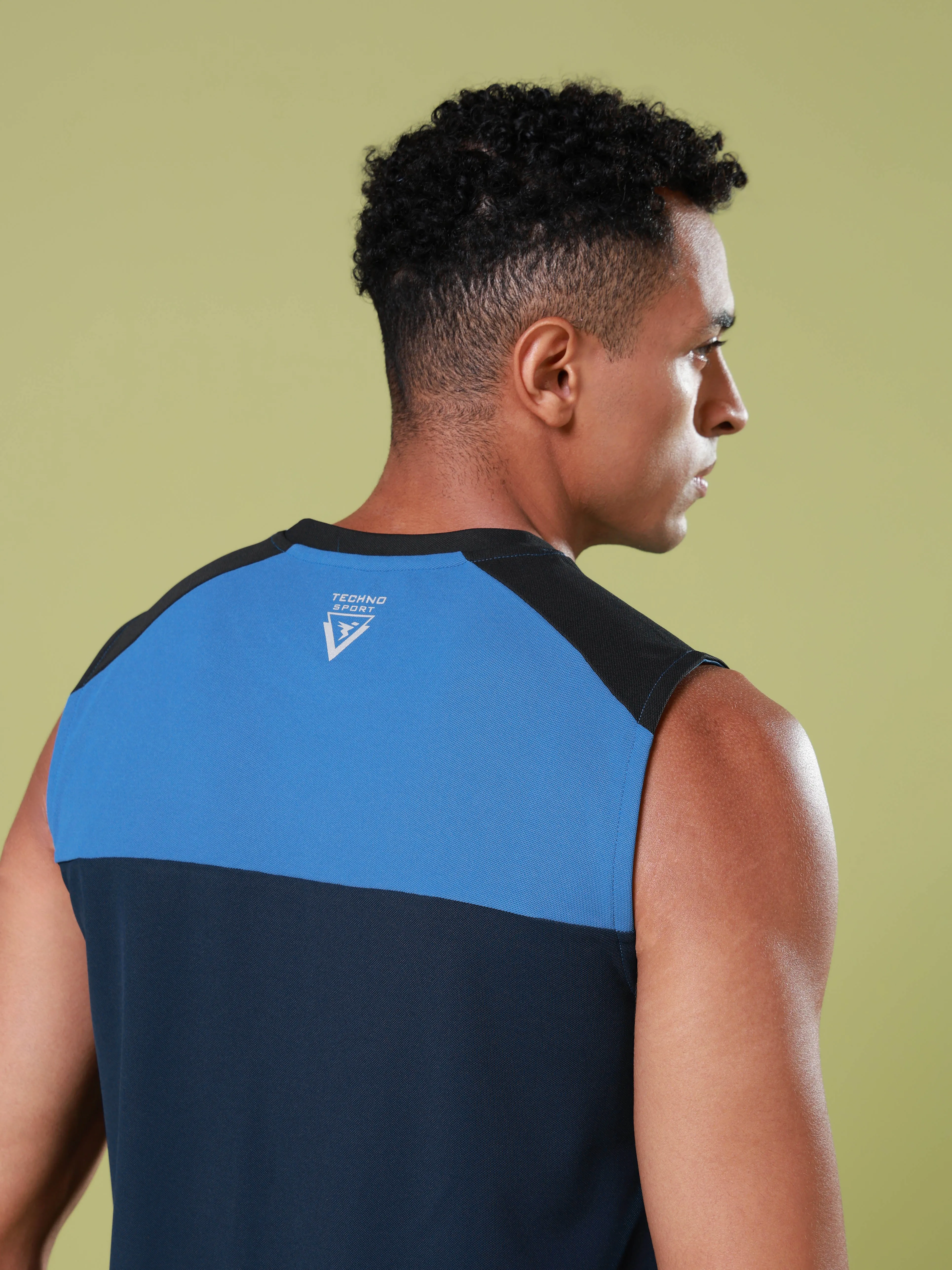 Men Colorblock Slim Fit Round Neck Sports Innerwear Vest with MATPIQ