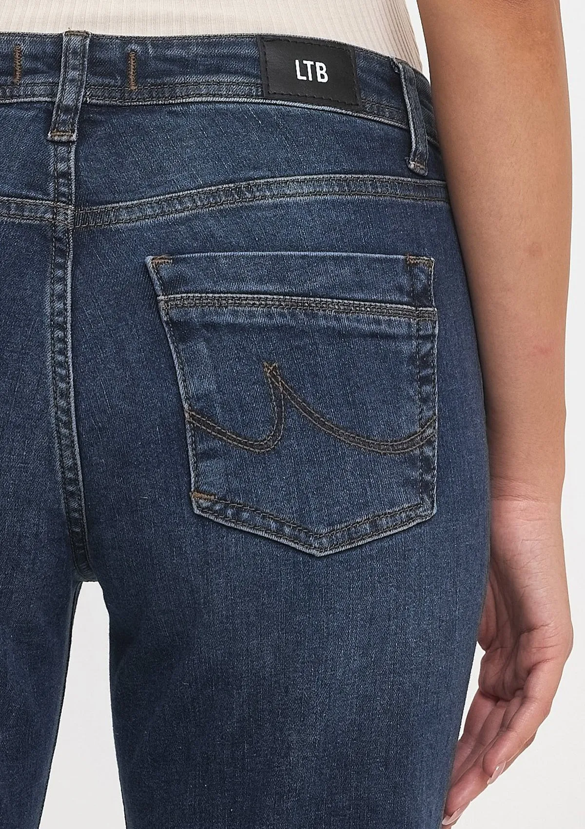 Vilma Zayla Mid Rise Straight Jean